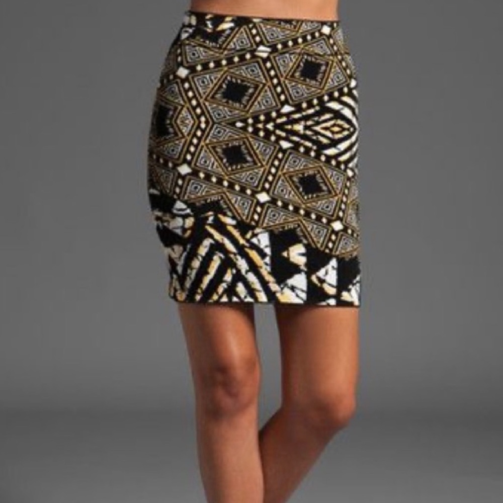 BCBGMAXAZRIA tribal printed skirt. Very thick material. Stretch. Size S